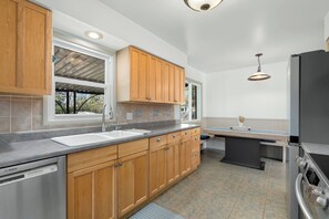 Frigorífic, microones, forn i placa de cuina 