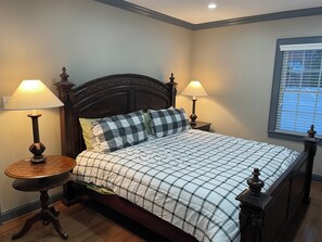 5 bedrooms, iron/ironing board, Internet, bed sheets