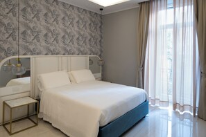 Firemannsrom – deluxe, 2 queensize-senger, byutsikt | Sengetøy av topp kvalitet, dundyner, memory foam-senger og minibar