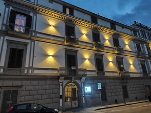 Front of property - evening/night - Palazzo Adele Rooms & Apartments (Ercolano)