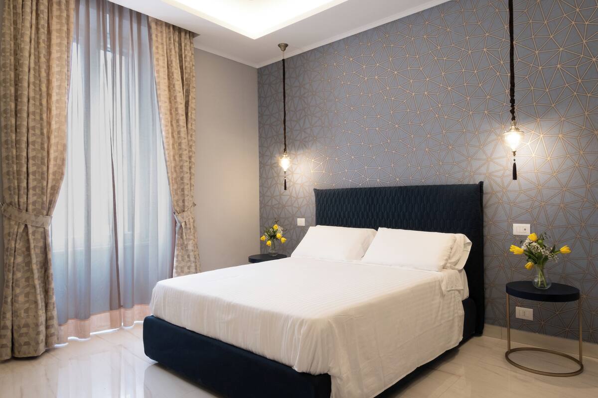 Phòng 3 Deluxe | Bộ đồ giường cao cấp, chăn bông, nệm cao su hoạt tính (memory foam) 