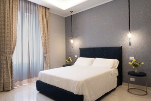 Deluxe Triple Room | Premium bedding, down comforters, memory foam beds, minibar - Palazzo Adele Rooms & Apartments (Ercolano)