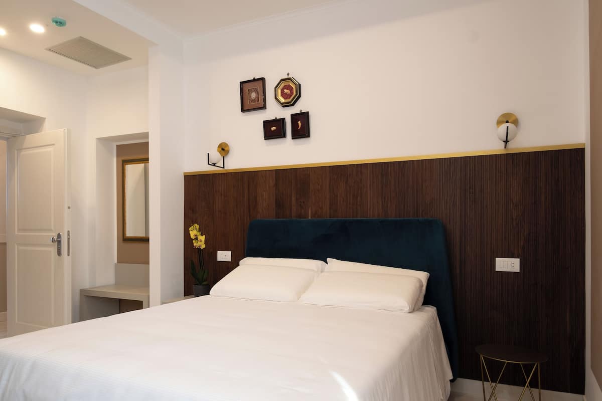 Phòng 4 Deluxe, 2 giường cỡ queen, quang cảnh thành phố | Bộ đồ giường cao cấp, chăn bông, nệm cao su hoạt tính (memory foam)