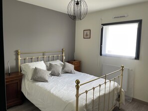 3 bedrooms, iron/ironing board, free WiFi, bed sheets