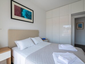 1 habitación, tabla de planchar con plancha y acceso a internet 
