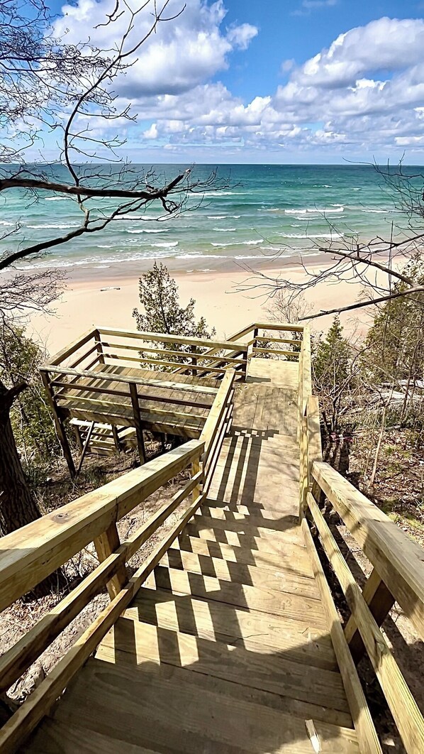 Chaises longues, serviettes de plage