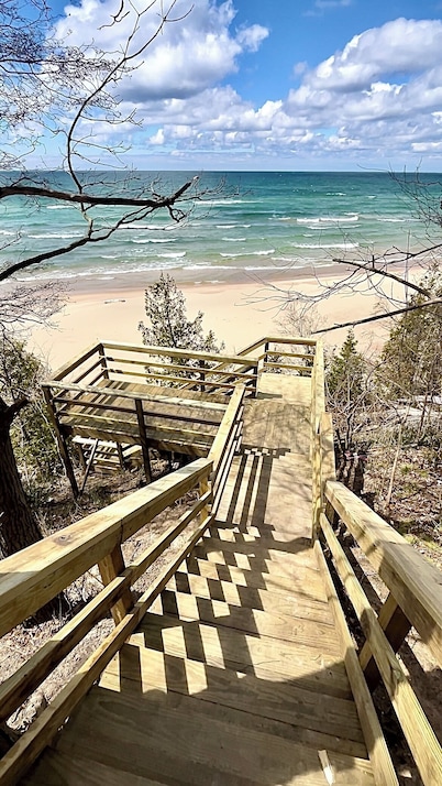 Breathtaking Sunsets,Private Beach Access, Game Room, Fire Pit and More!