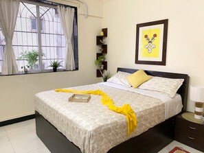 1 soverom, skrivebord, strykejern/-brett og wi-fi