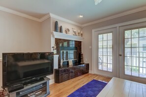Smart TV, DVD player, books, video library