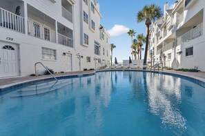 Outdoor pool - Redington Shores Beachfront Townhome (Redington Shores)