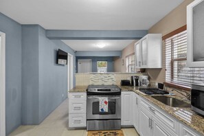 Microwave, oven, stovetop - Baha Bliss - Beautiful two bedroom apartment near BahaMar and beach. (Nassau)