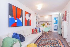 時尚開放式客房 | 起居區 | 30-公分平面電視、衛星頻道、電視