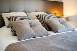 2 bedrooms, iron/ironing board, free WiFi, bed sheets - Apt. Deluxe OCV - Pool & Albufeira View (Albufeira)