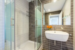 Shower, hair dryer, towels, shampoo