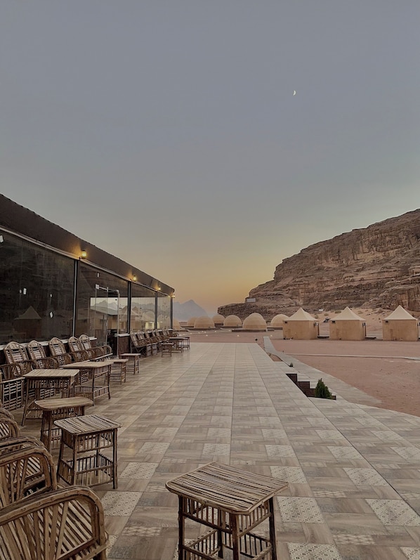 Termasuk sarapan bufet setiap hari