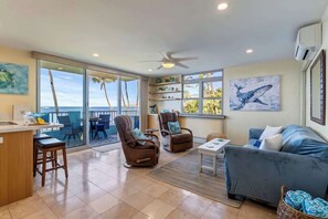 Smart TV - Remodeled, Prime Oceanfront, Private corner condo (Kihei)