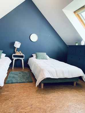 5 Schlafzimmer, Schreibtisch, Bügeleisen/Bügelbrett, Reisekinderbett