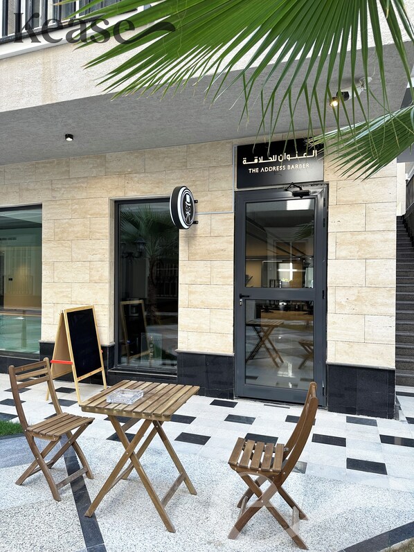 المنشأة من الخارج