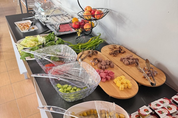 Free daily buffet breakfast