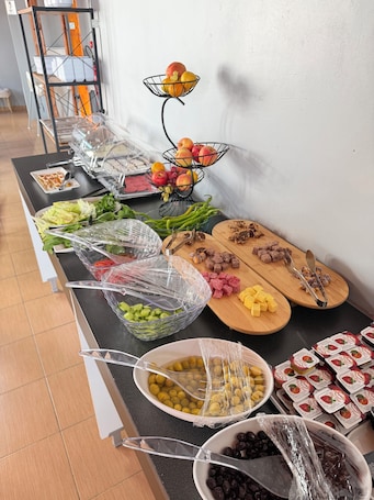 包含每日自助早餐