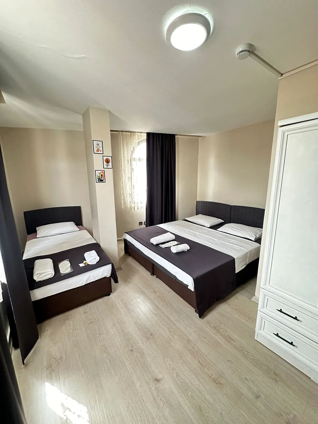 Desk, laptop workspace, WiFi (free), bed sheets