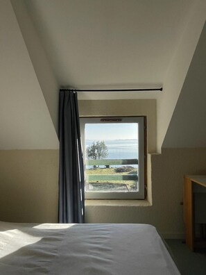 4 bedrooms, iron/ironing board, WiFi, bed sheets - Ile aux Moines, Maison au Bord de L'eau (Ile aux moines)
