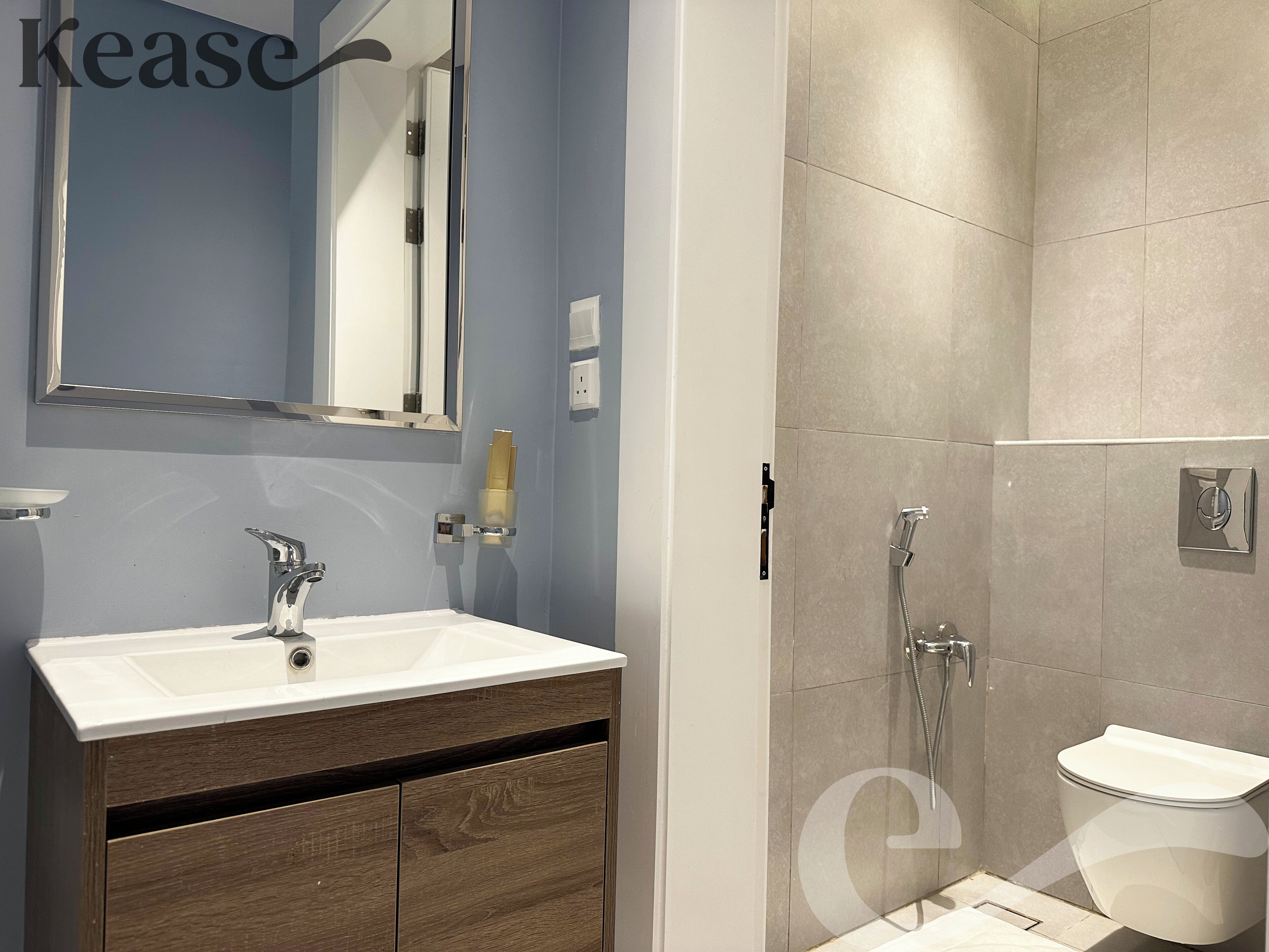 Design Apartment, 3 Bedrooms | Bathroom | Free toiletries, hair dryer, bathrobes, towels