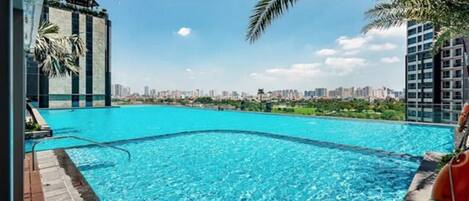 Kolam renang terbuka