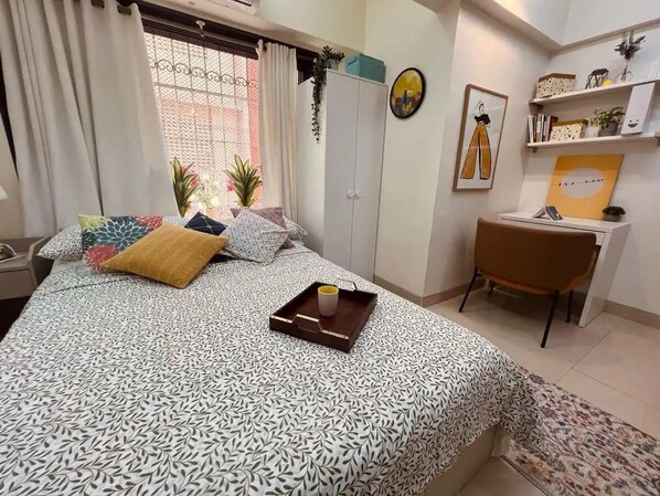 1 bedroom, desk, iron/ironing board, WiFi