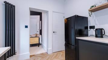 Design House | Private kitchen | Full-sized fridge, microwave, oven, stovetop