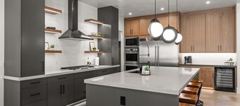 Beautiful 5 bd/6 bath - Zion's Edge, Kolob Canyon, Private Pool, Hot Tub, Views!