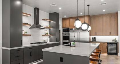 Beautiful 5 bd/6 bath - Zion's Edge, Kolob Canyon, Private Pool, Hot Tub, Views!