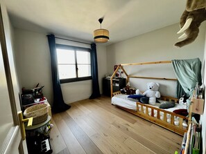 4 Schlafzimmer, Bügeleisen/Bügelbrett, kostenloses WLAN