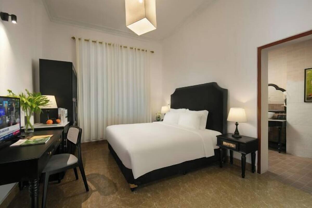 Egyptian cotton sheets, premium bedding, down duvets, desk