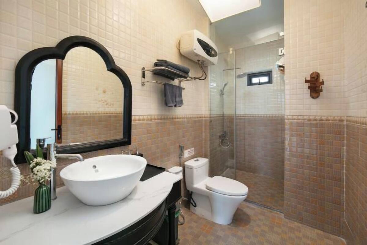 Free toiletries, hair dryer, slippers