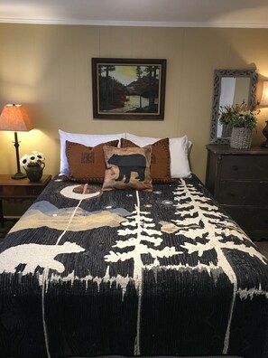 2 bedrooms, iron/ironing board, free WiFi, bed sheets - Cottage On Sunset 2 Bedroom House Walk To Castle Rock Lake  New Lisbon WI (New Lisbon)