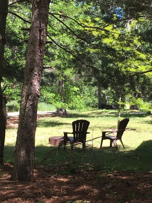 Property grounds - Cottage On Sunset 2 Bedroom House Walk To Castle Rock Lake  New Lisbon WI (New Lisbon)