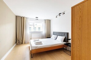 2 bedrooms, iron/ironing board, WiFi