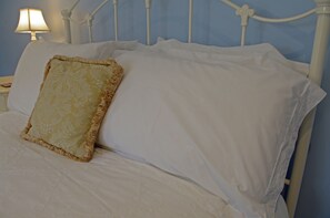 2 室のベッドルーム、アイロン / アイロン台、WiFi (無料)、ベッドシーツ