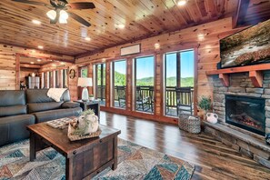 Smart TV, fireplace, video games - Sleeps 22~Htd Pool~View~Arcade~Hot Tub~Theater (Sevierville)