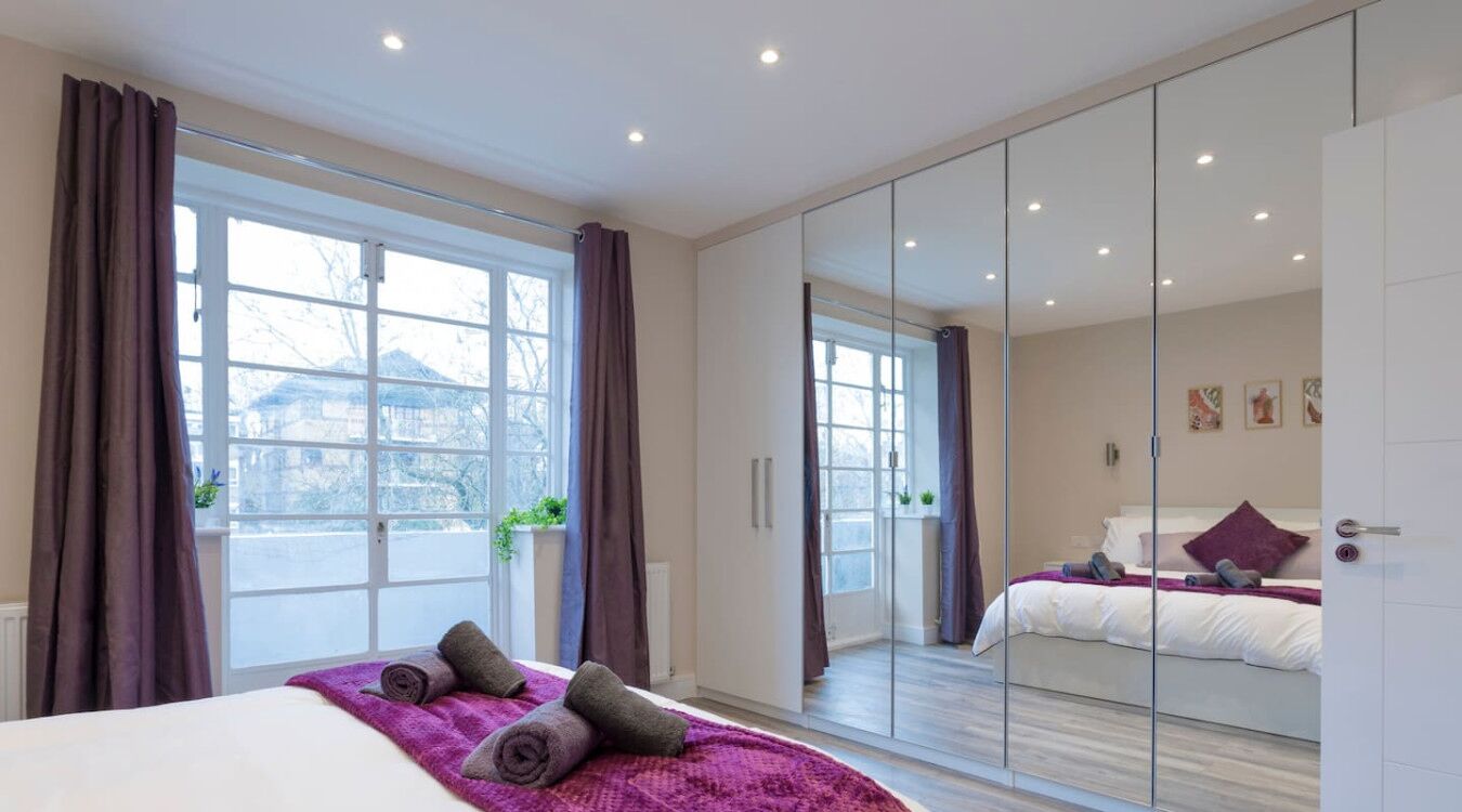 3 bedrooms, desk, iron/ironing board, travel crib