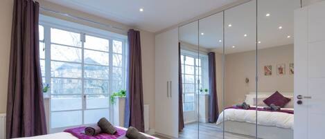 3 Schlafzimmer, Schreibtisch, Bügeleisen/Bügelbrett, Reisekinderbett