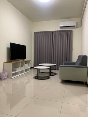 Living area -  Central of Win Power Field. Outlet shopping, Wooqi Harbor and Gaomei wetland. (Taichung City)