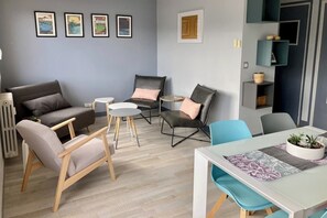 Living area - Beautiful modern 7th floor apartment with panoramic views  (Chambéry)