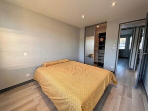 2 bedrooms, iron/ironing board, WiFi, bed sheets - Beautiful modern 7th floor apartment with panoramic views  (Chambéry)