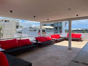 Poolside bar - Chingon Anarchy Hotel & Roof (Playa del Carmen)