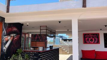 Bar junto a la alberca