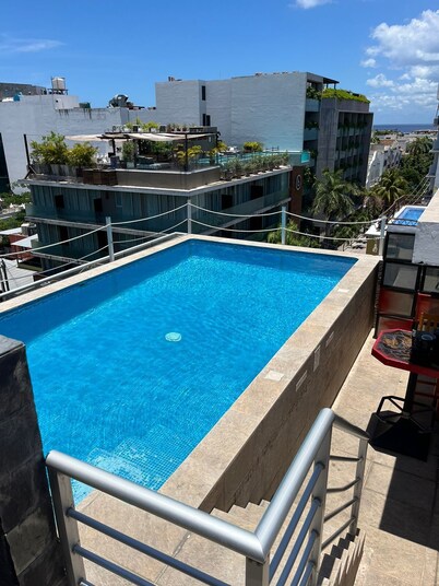 Chingon Anarchy Hotel & Roof