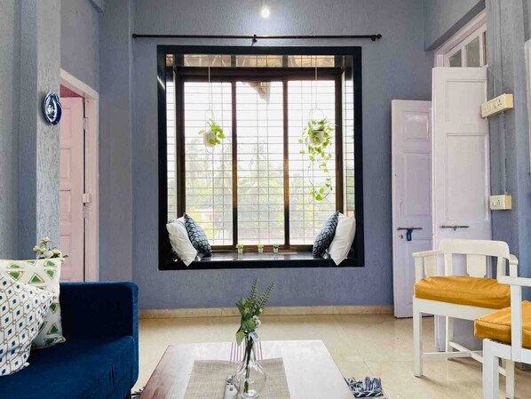 Smart TV - Old Warm Charm with 2 Bedrooms Near Sea in Khar West
(Mumbai)