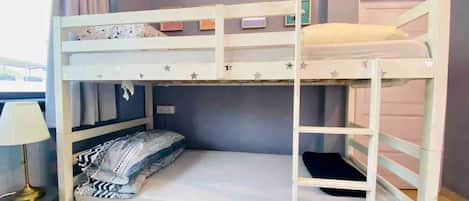 2 bedrooms, desk, iron/ironing board, WiFi